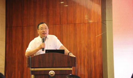 中国石油和化学工业联合会副会长兼秘书长赵俊贵在会上致辞