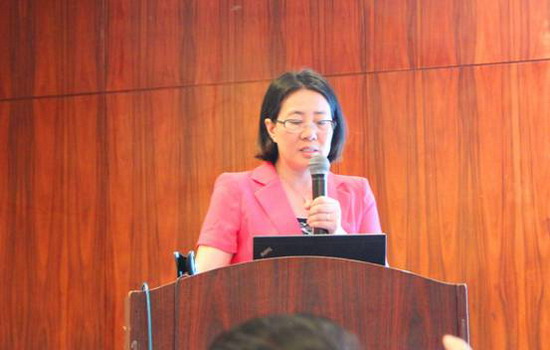 国家特种分离膜工程技术研究中心主任、南京工业大学副校长邢卫红做报告