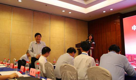 中国膜工业协会理事会在座的理事向王继文秘书长的工作表示感谢